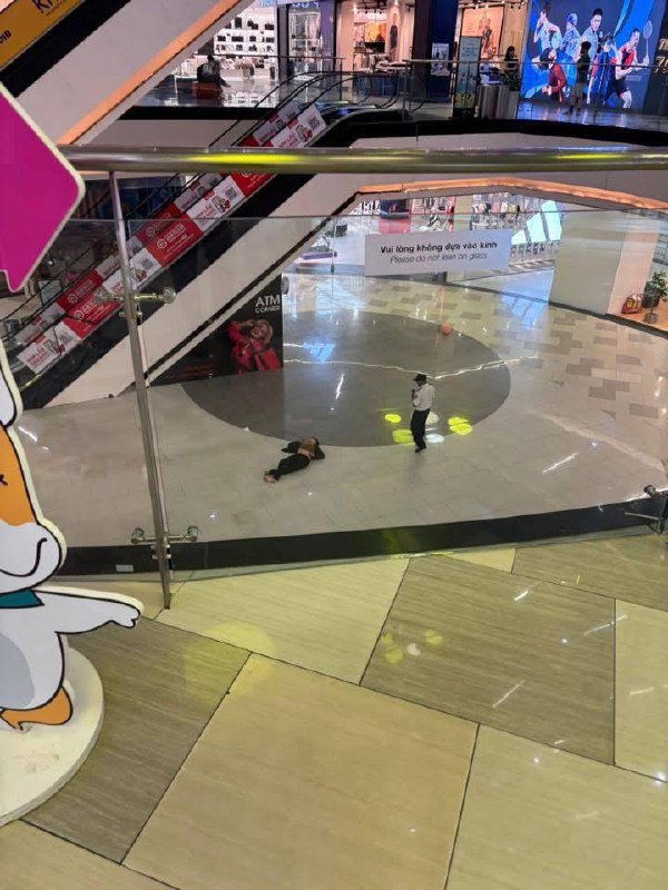 Vạn Hạnh Mall Quận 10 lại thêm 1 vụ nhảy 44 ngay chỗ lần trước